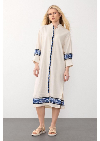 Yandan Yırtmaçlı Nakışlı Poplin Elbise Bej-Saks 9291-E