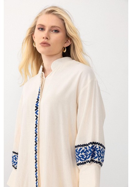 Yandan Yırtmaçlı Nakışlı Poplin Elbise Bej-Saks 9291-E