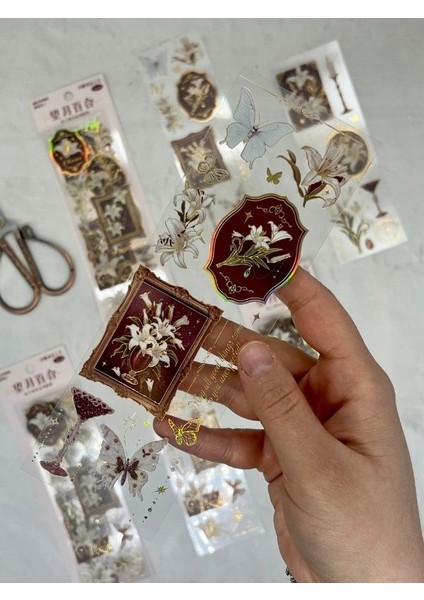 Beyaz Çiçek Desenli 3 Yaprak 49 Adet Altın Yaldızlı Şeffaf Pet Sticker/Etiket/Çıkartma/Bullet Journal fiyatları