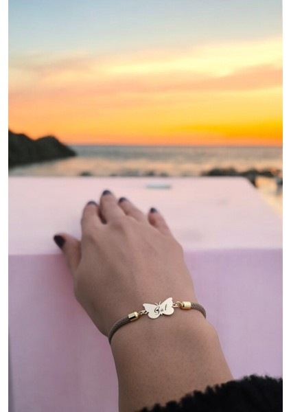 Kelebek Figürlü 14 Ayar Altın Plakalı İsimler Desenli Muazzam Bileklik fiyatları