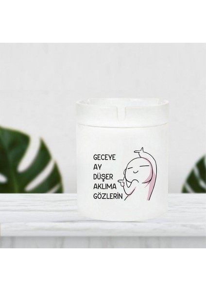 Geceye Ay Düşer Aklıma Gözlerin Küllük