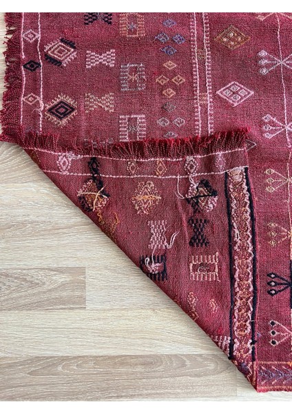 190 x 120 cm El Dokuma Türk Kilim, Ender Desenli Kırmızı Kilim, Akrep ve Koç Boynuzlu Motifler, Boho Stili Eşsiz Kilim fırsatları