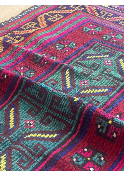 170 x 116 cm Bohem Stili Türk Kilim, Geometrik ve Koç Boynuzlu Motifler, Canlı Mavi ve Bordo Renkler, El Dokuma Kilim