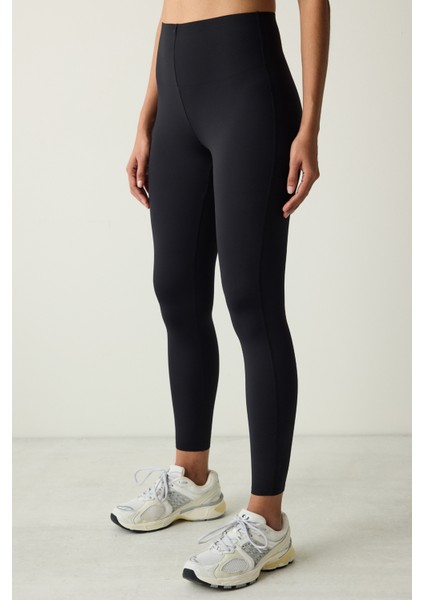 Siyah Yüksek Bel Yan Dikiş Detaylı İki Yana Esneyen Bilek Boy Tayt