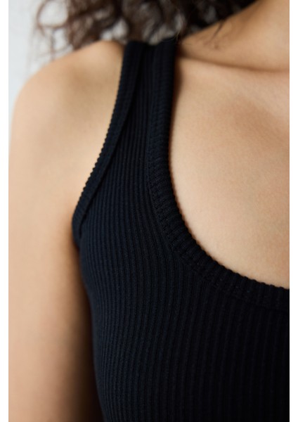 Siyah Dikişsiz Kare Yaka Kısa Crop Seamless Atlet indirimleri