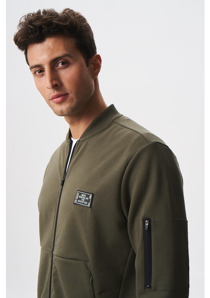 Erkek Slim Fit Scuba Su Geçirmeyen Kumaş Basic Kol Cepli Tam Fermuar Kolej Yaka Sweatshirt K28324988301 fiyatları