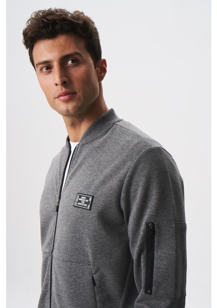 Erkek Slim Fit Scuba Su Geçirmeyen Kumaş Basic Kol Cepli Tam Fermuar Kolej Yaka Sweatshirt K28324988301 fiyatları