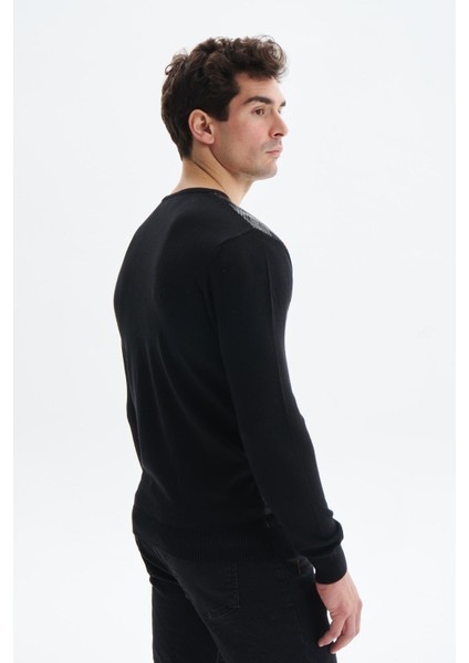 Erkek Slim Fit Likralı Akrilik Kumaş V Yaka Kareli Kazak K0KRO0860