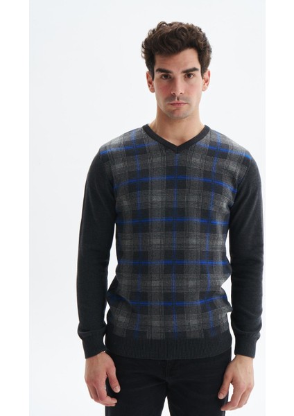 Erkek Slim Fit Likralı Akrilik Kumaş V Yaka Kareli Kazak K0KRO0860
