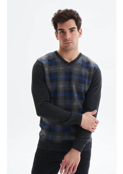 Erkek Slim Fit Likralı Akrilik Kumaş V Yaka Kareli Kazak K0KRO0860