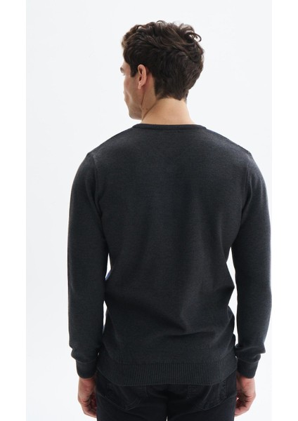 Erkek Slim Fit Likralı Akrilik Kumaş V Yaka Kareli Kazak K0KRO0860