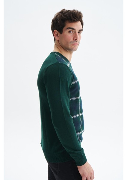 Erkek Slim Fit Likralı Akrilik Kumaş V Yaka Kareli Kazak K0KRO0860