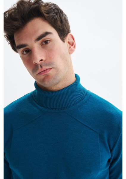 Erkek Slim Fit Likralı Akrilik Kumaş Boğazlı Yaka Triko Kazak K0KRO0862 modelleri
