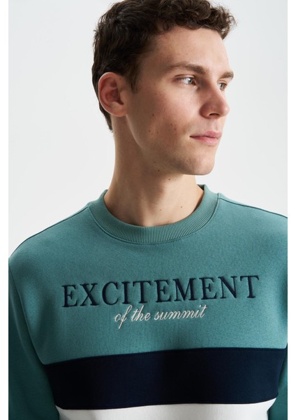 Erkek Regular Fit Yazılı Baskılı Bisiklet Yaka Sweatshirt K28124602701 fiyatları