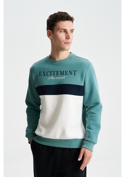 Erkek Regular Fit Yazılı Baskılı Bisiklet Yaka Sweatshirt K28124602701 modelleri