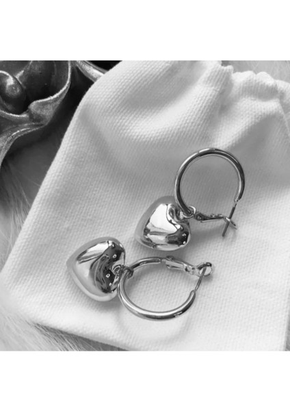 Kalp Sallantılı Gümüş Renk Halka Küpe