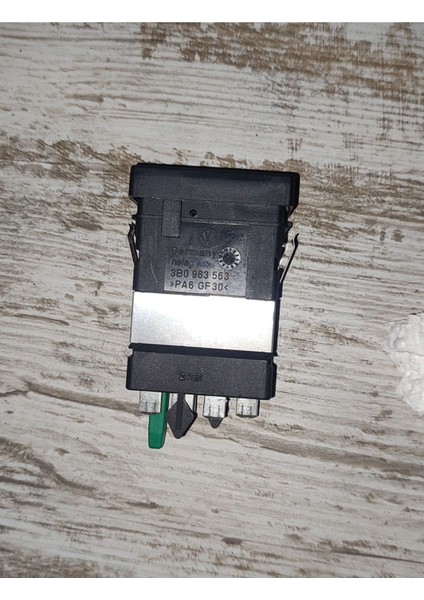 Passat B5 Sol Koltuk Isıtma Tuşu 3B0963563 Oem Sorunsuz Bir Üründür fiyatları