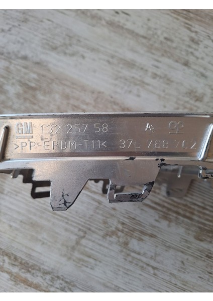 Opel Astra H Gtc Ön Tampon Izgarası Alt Izgara Panjur 13225758 fiyatları