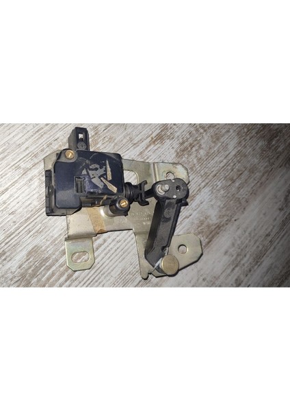 4 Bagaj Kapağı Kilit Motoru 1J9827425D