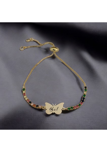 Kelebek Figürlü 14 Ayar Altın Plakalı İsim Desenli Renkli Taşlı Bileklik