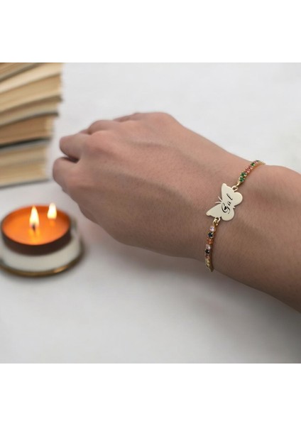 Kelebek Figürlü 14 Ayar Altın Plakalı İsim Desenli Renkli Taşlı Bileklik fiyatları