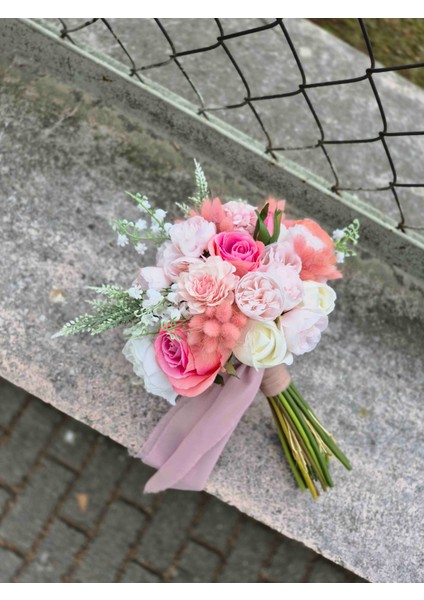 Pembe Beyaz Krem Somon Gelinbuketi Gelinçiçeği ve Yakaçiçeği