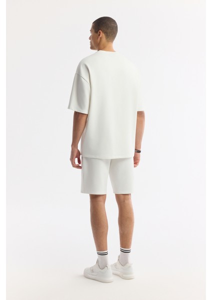 Erkek Ekru Bisiklet Yaka Oversize Aplike Baskı Detaylı 2'İplik T-Shirt A51Y1082