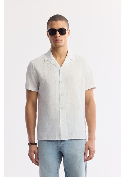 Erkek Beyaz Apaj Yaka Desenli %100 Pamuk Kısa Kol Comfort Fit Gömlek A51Y2095