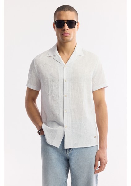 Erkek Beyaz Apaj Yaka Desenli %100 Pamuk Kısa Kol Comfort Fit Gömlek A51Y2095 fiyatları