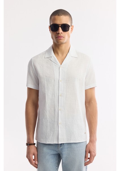 Erkek Beyaz Apaj Yaka Desenli %100 Pamuk Kısa Kol Comfort Fit Gömlek A51Y2095 indirimleri