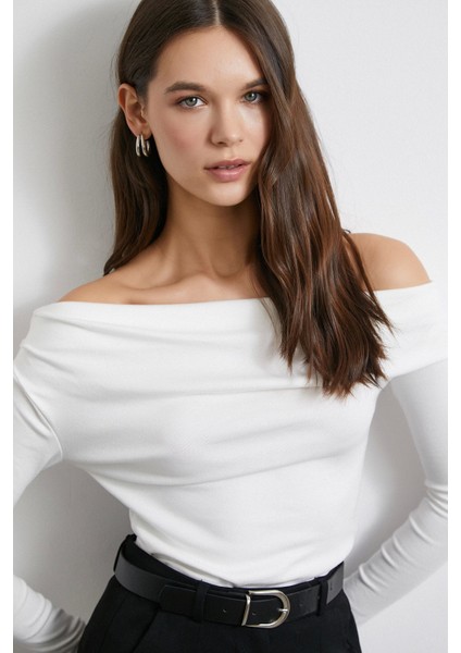 Omzu Büzgülü Bluz Beyaz
