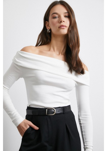Omzu Büzgülü Bluz Beyaz indirimleri