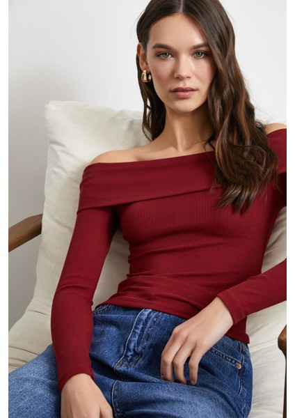 Omzu Açık Kaşkorse Bluz Bordo