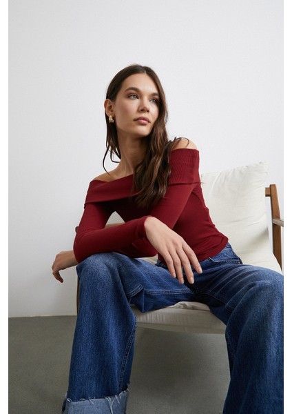 Omzu Açık Kaşkorse Bluz Bordo