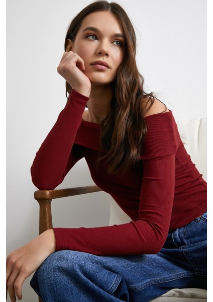 Omzu Açık Kaşkorse Bluz Bordo