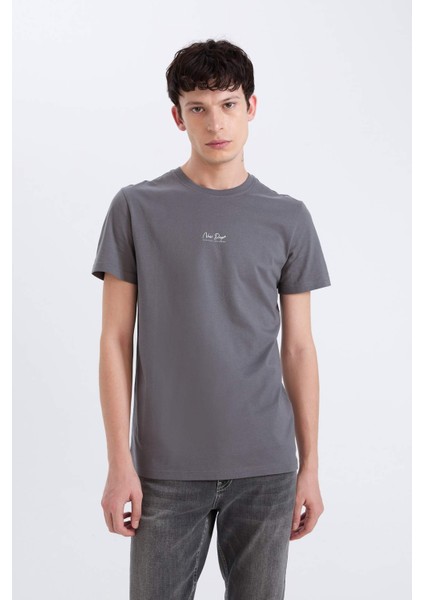 %100 Pamuk Slim Fit Dar Kesim Bisiklet Yaka Baskılı Kısa Kollu Tişört D5565AX25SP