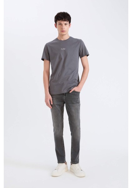 %100 Pamuk Slim Fit Dar Kesim Bisiklet Yaka Baskılı Kısa Kollu Tişört D5565AX25SP fiyatları