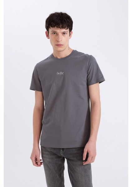 %100 Pamuk Slim Fit Dar Kesim Bisiklet Yaka Baskılı Kısa Kollu Tişört D5565AX25SP modelleri