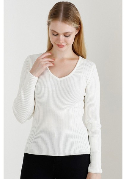 Kadın Ekru V Yaka Triko Kazak fiyatları