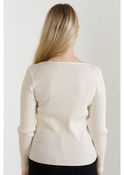 Kadın Bej Kare Yaka Triko Kazak fırsatları