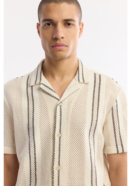 Erkek Bej Apaj Yaka Çizgili Pamuklu Kısa Kol Comfort Fit Gömlek A51Y2071 fiyatları
