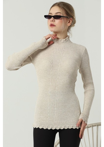 Kadın Bej Kol ve Yaka Ucu Dantel Fırfır Detay Yarım Balıkçı Triko Kazak