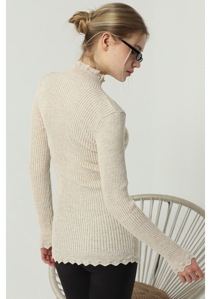 Kadın Bej Kol ve Yaka Ucu Dantel Fırfır Detay Yarım Balıkçı Triko Kazak indirimleri