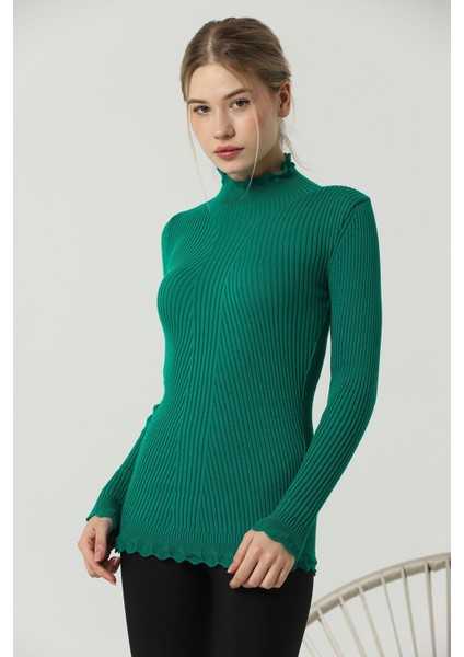Kadın Yeşil Kol ve Yaka Ucu Dantel Fırfır Detay Yarım Balıkçı Triko Kazak fiyatları
