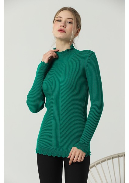 Kadın Yeşil Kol ve Yaka Ucu Dantel Fırfır Detay Yarım Balıkçı Triko Kazak modelleri