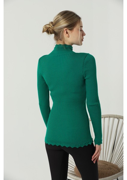 Kadın Yeşil Kol ve Yaka Ucu Dantel Fırfır Detay Yarım Balıkçı Triko Kazak indirimleri