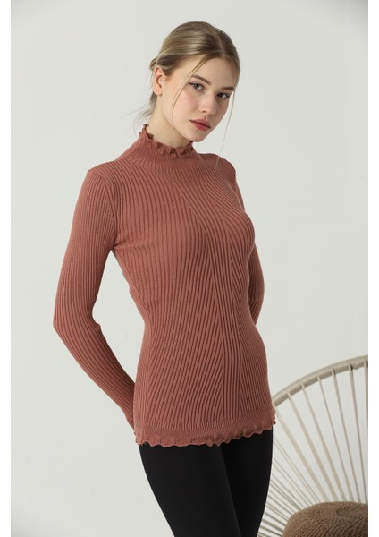 Kadın Gül Kurusu Kol ve Yaka Ucu Dantel Fırfır Detay Yarım Balıkçı Triko Kazak modelleri