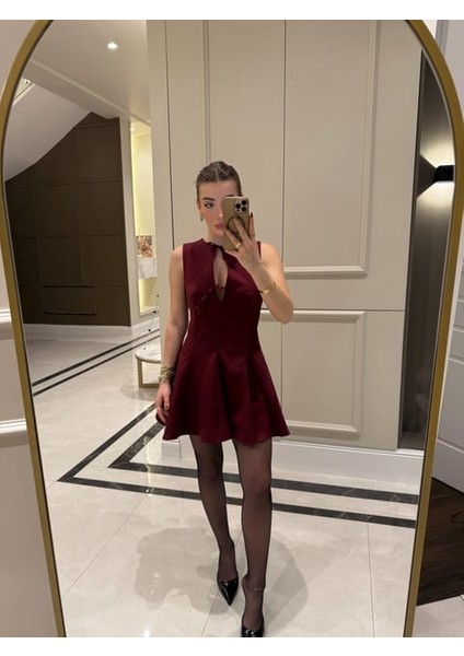 Betül Aksu Fıyonklu Kısa Elbise