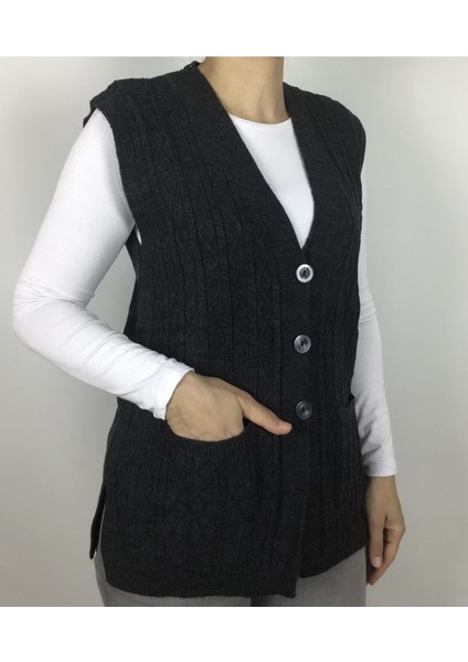 Önü Düğmeli Cepli Yünlü Kısa Anne Yelek