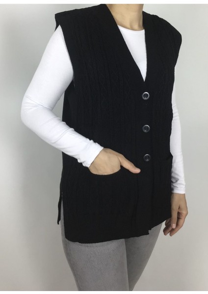 Önü Düğmeli Cepli Yünlü Kısa Anne Yelek